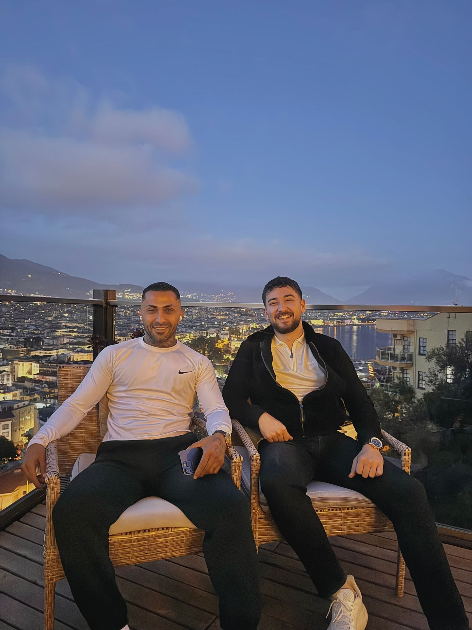 Gecenin Organizatörü Velihan Uslu Ve Bayram Yalçın