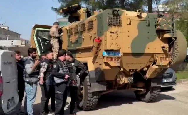 Sanliufrada Liseye Silahli Bas 19747534 4893 1 M