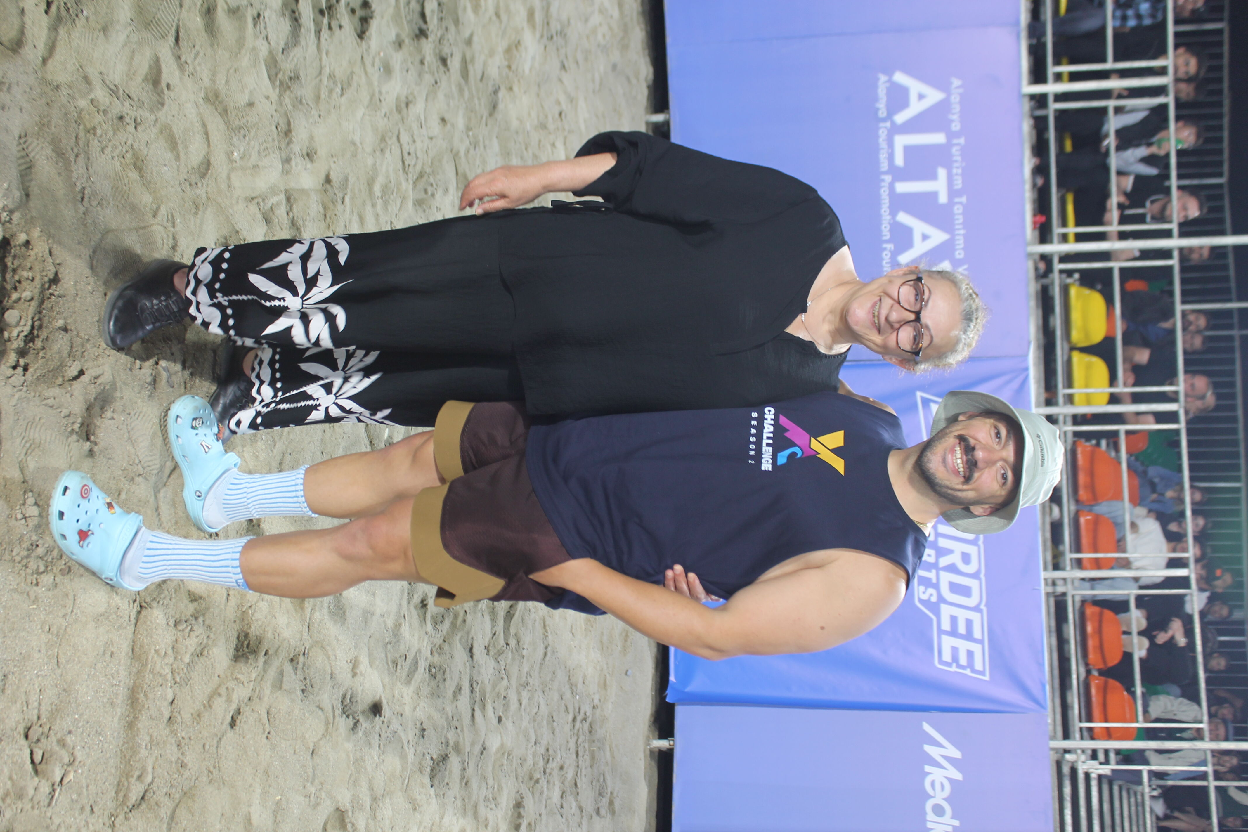 Vahdet Dur Ve Annesi