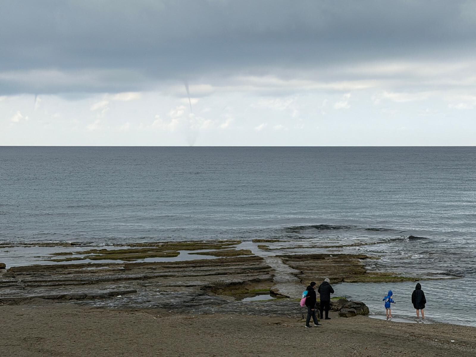 Alanya'da korku içinde izlediler: Denizde hortum çıktı