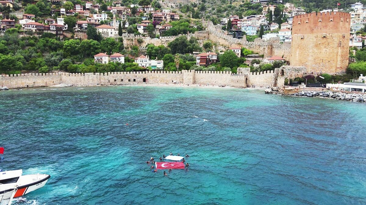 Alanyada Deniz Dibi Temizligi Yapildi Dfd03252Af8C