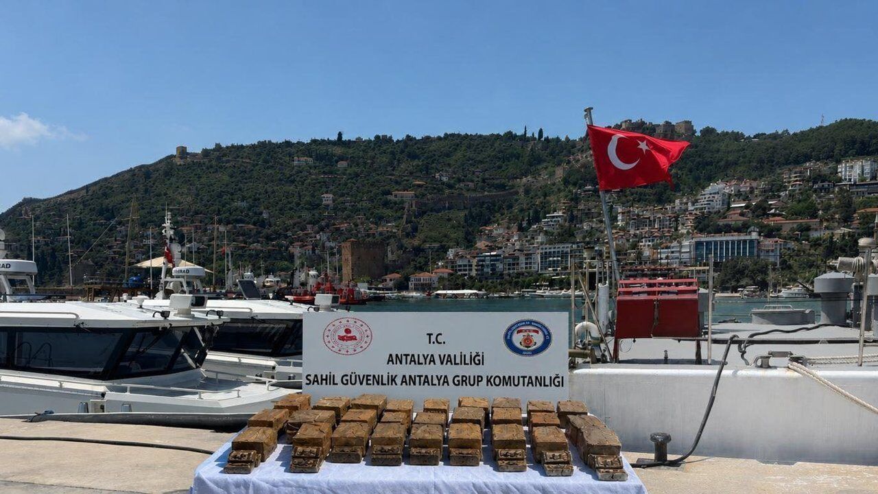 Keşefli sahilinde 40 kilogram macun esrar ele geçirildi