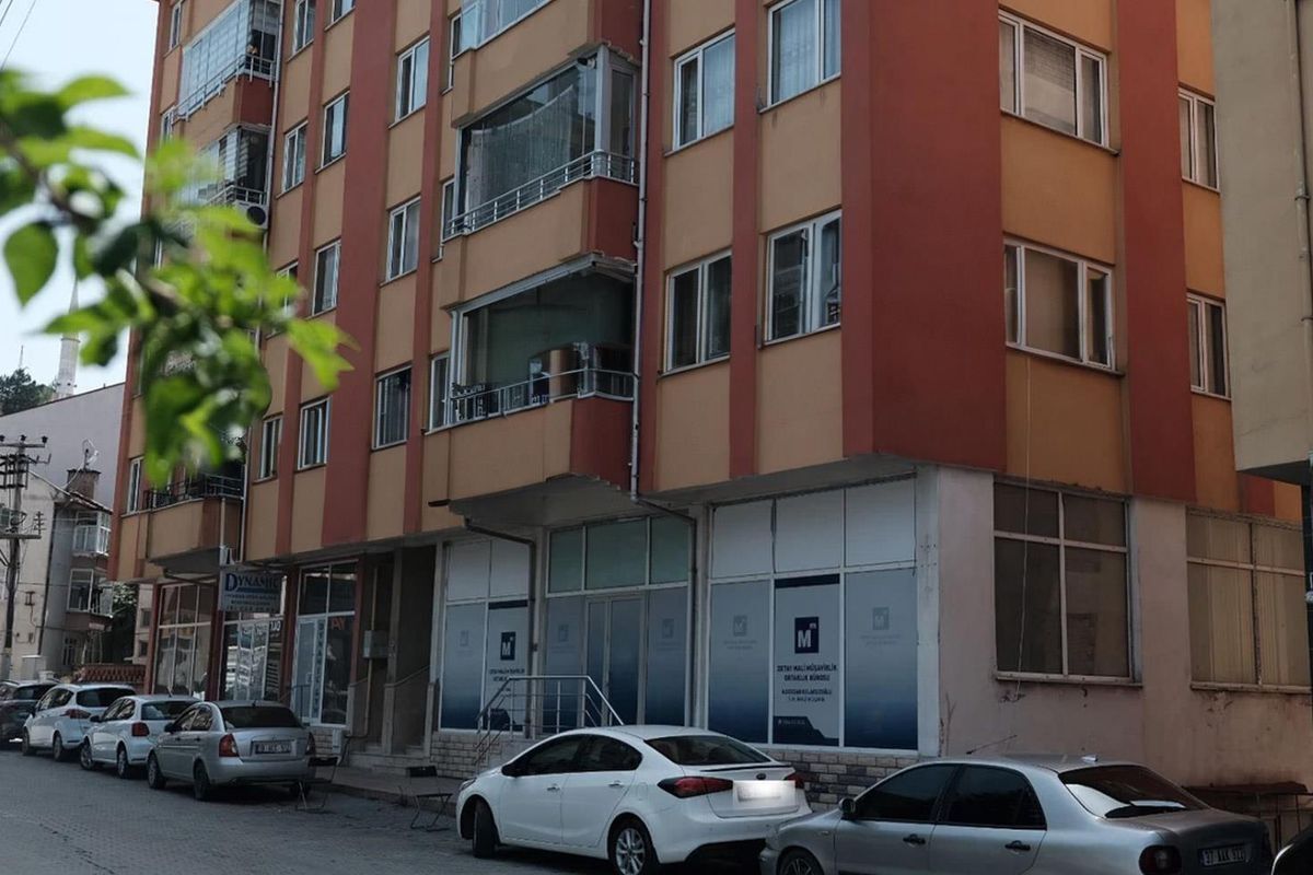 Üniversiteli genç kız çırılçıplak 2. kattan atladı: Öğretim görevlisi tutuklandı