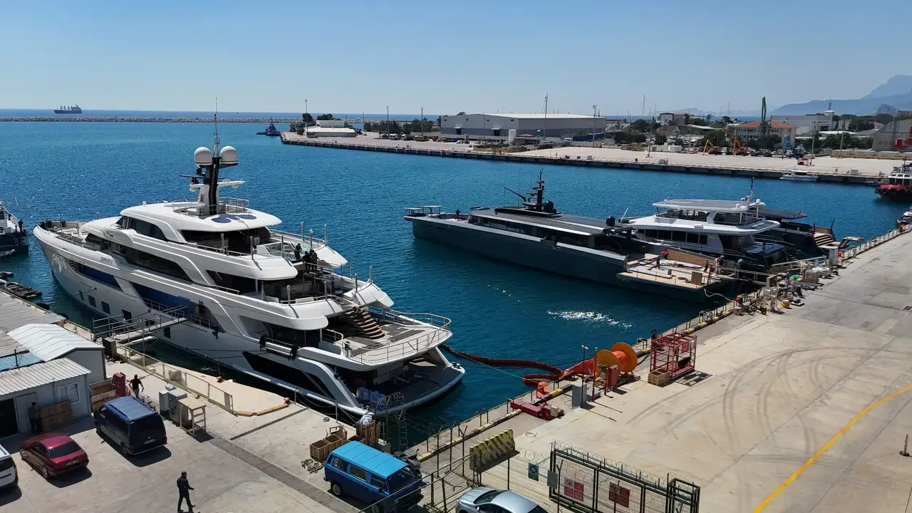 Italyan Milyonerin 58 Metrelik Ruyasi Antalyada Yukseliyor Svdv0A