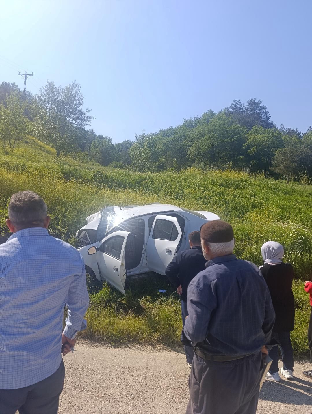 Otomobil istinat duvarına çarptı: 3 ölü, 1 ağır yaralı