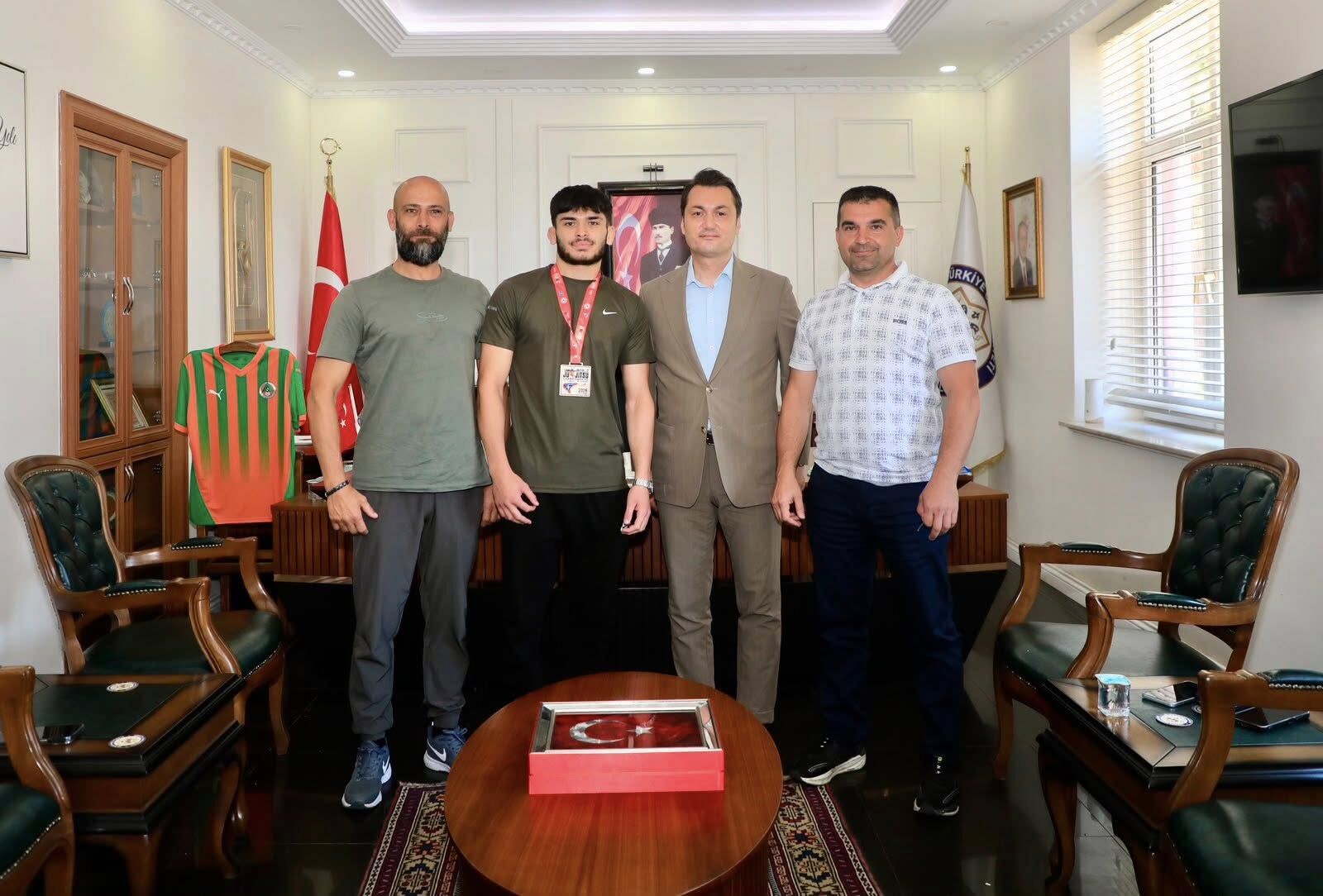 Alanyalı Dünya Şampiyonu Yusuf Kerim Çevik’ten Kaymakam Öztürk’e ziyaret