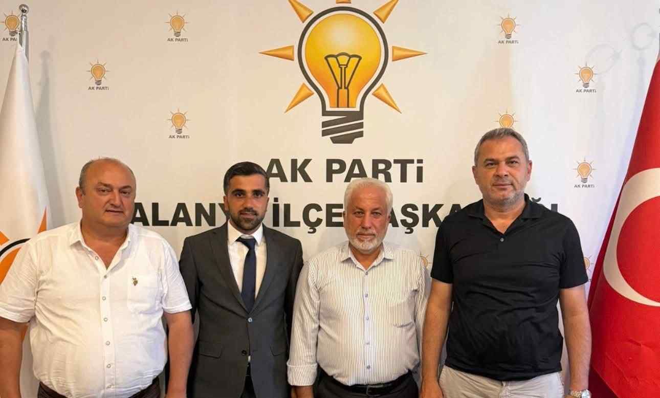 Ak Parti Mahmutlar'da bayrak değişimi