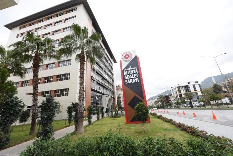 Alanya’da arkadaşını darp eden İngiliz turist tutuklandı