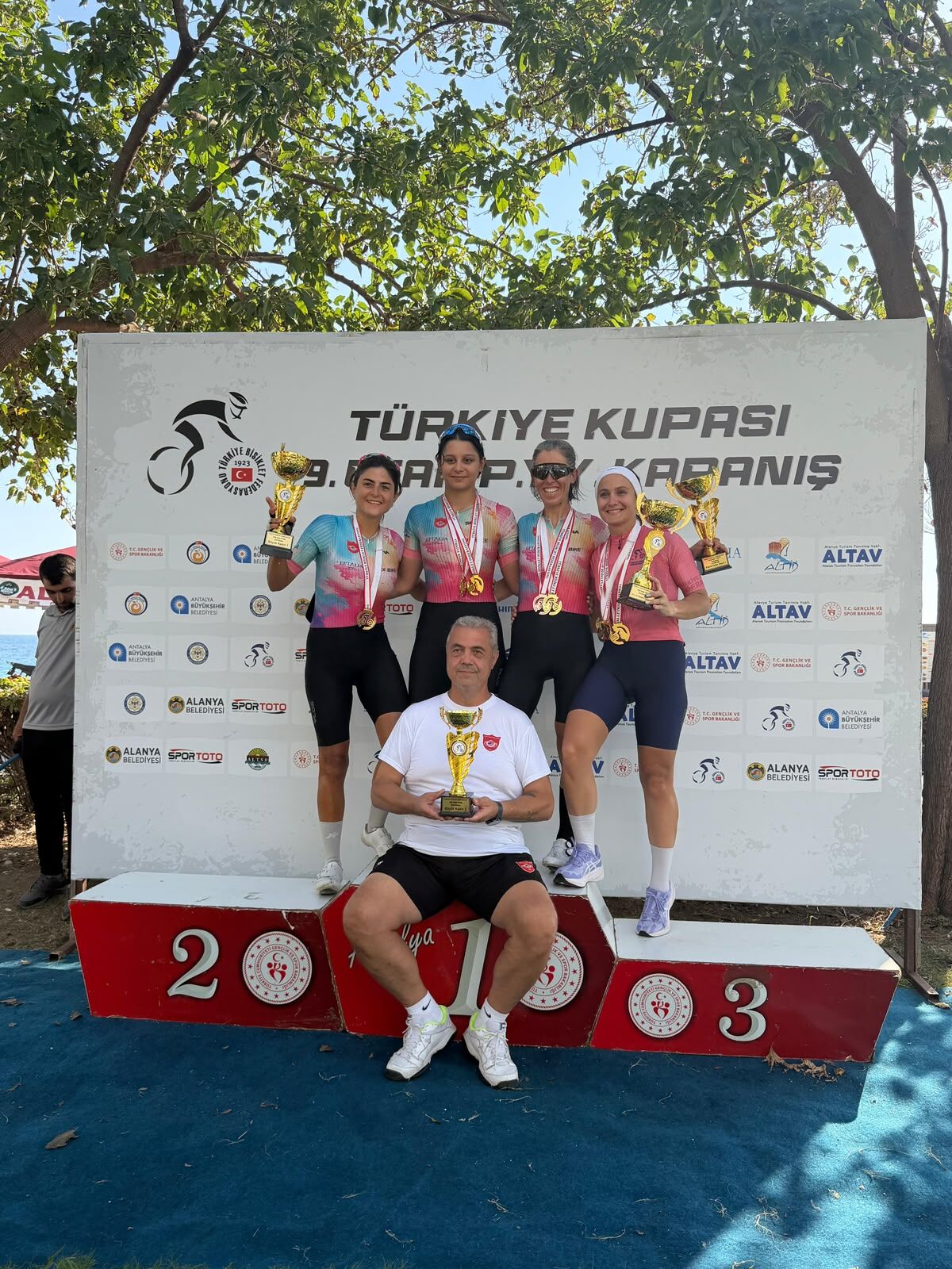 Alanya’nın kadın bisikletçileri zirvede