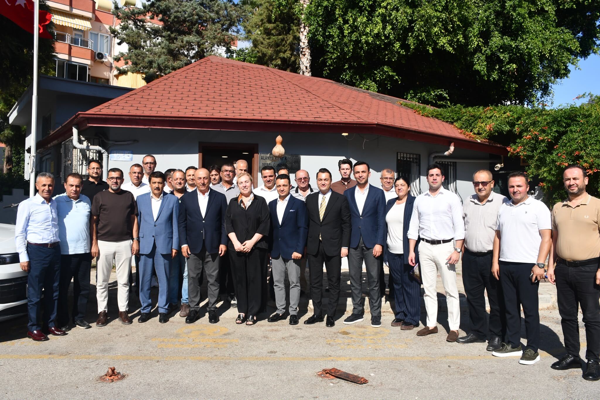 Çavuşoğlu ve beraberindeki heyetten Alanya Kent Konseyi’ne ziyaret