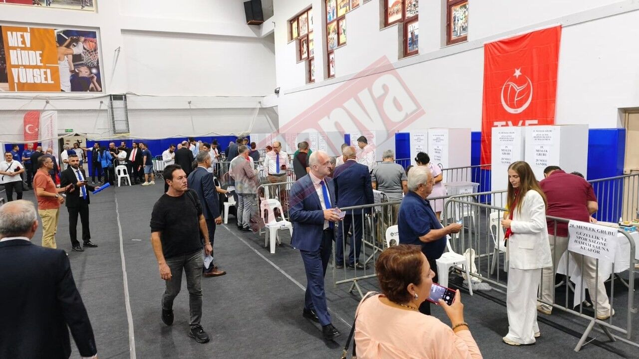 ALTSO seçimlerinde oy verme işlemi