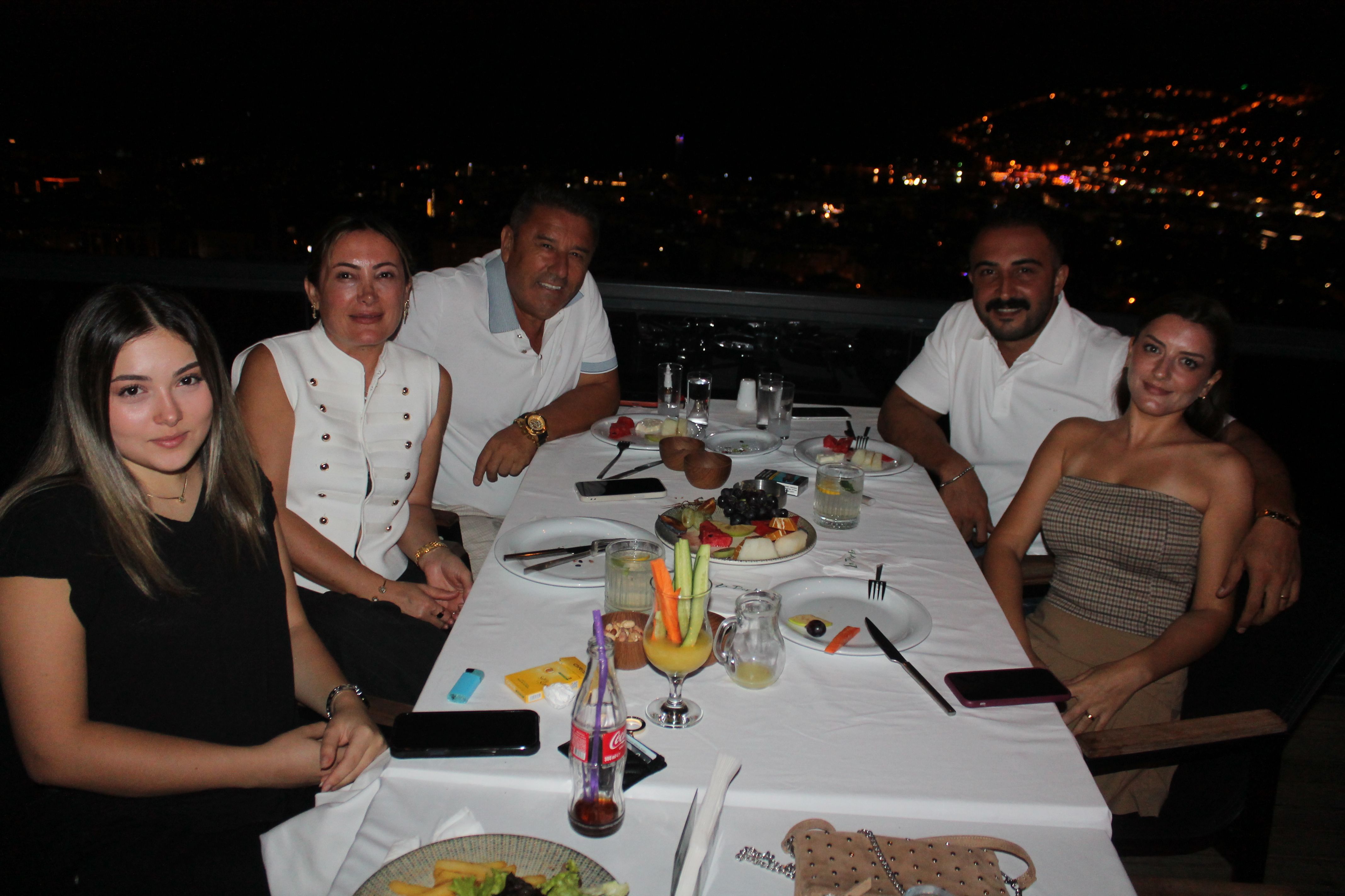 Devasu Yılmaz, Lale Yılmaz, Ömer Yılmaz, Efe Tongur, Özlem Balıbey Tongur