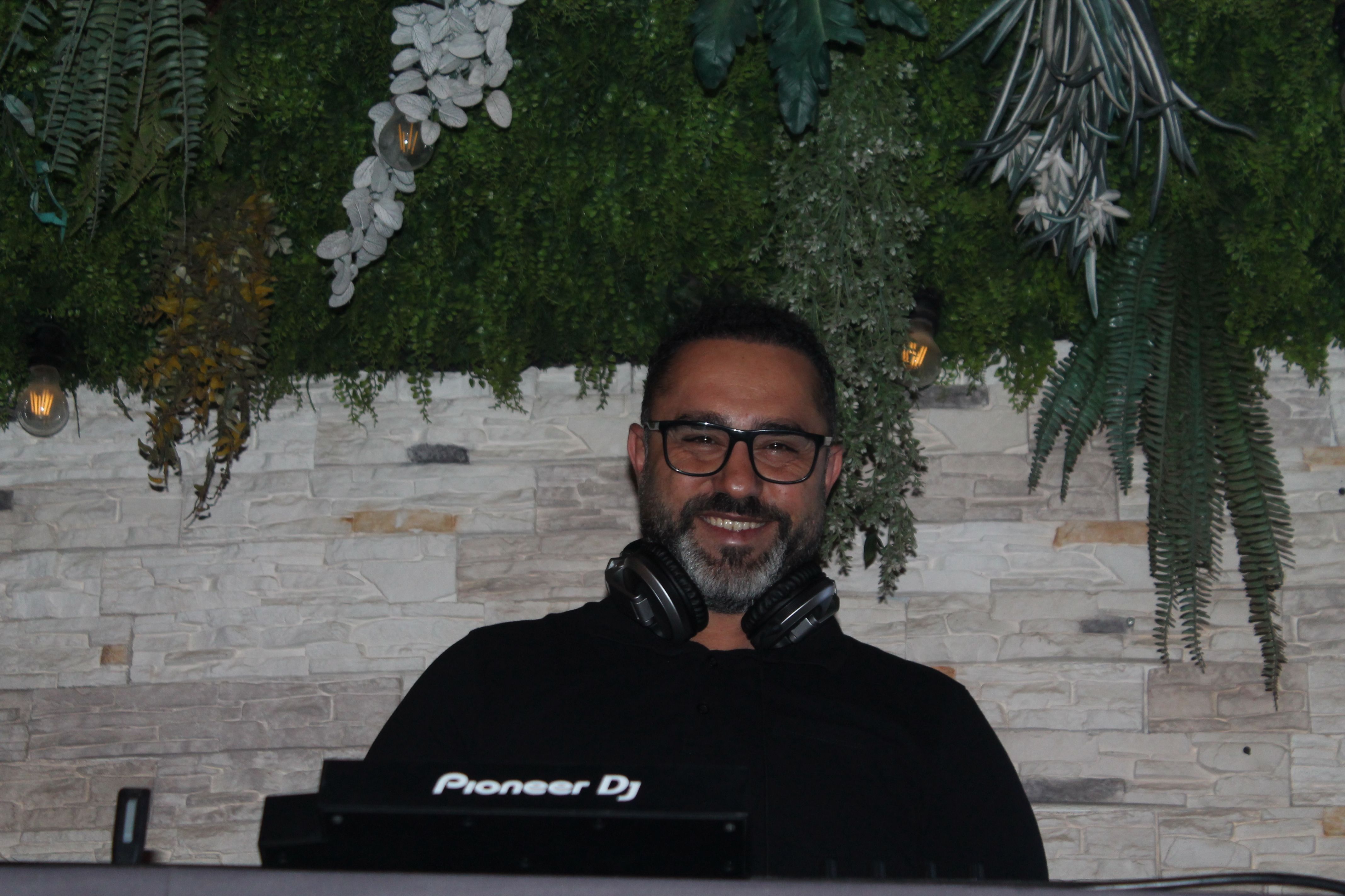 La Perla’da eğlence fırtınası: DJ Nima ve dans şovları geceye damga vurdu