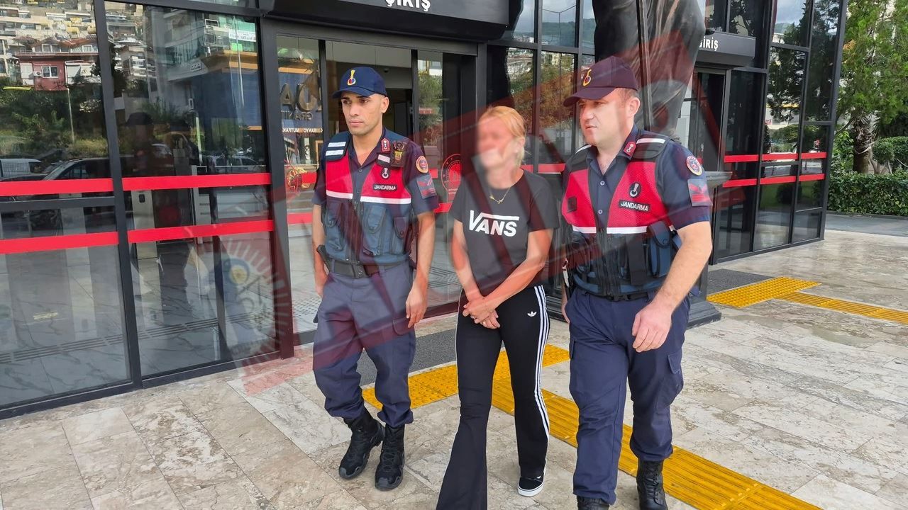 Alanya'da merdivenlerden düşen Polonyalı turist hayatını kaybetti: Eşi tutuklandı