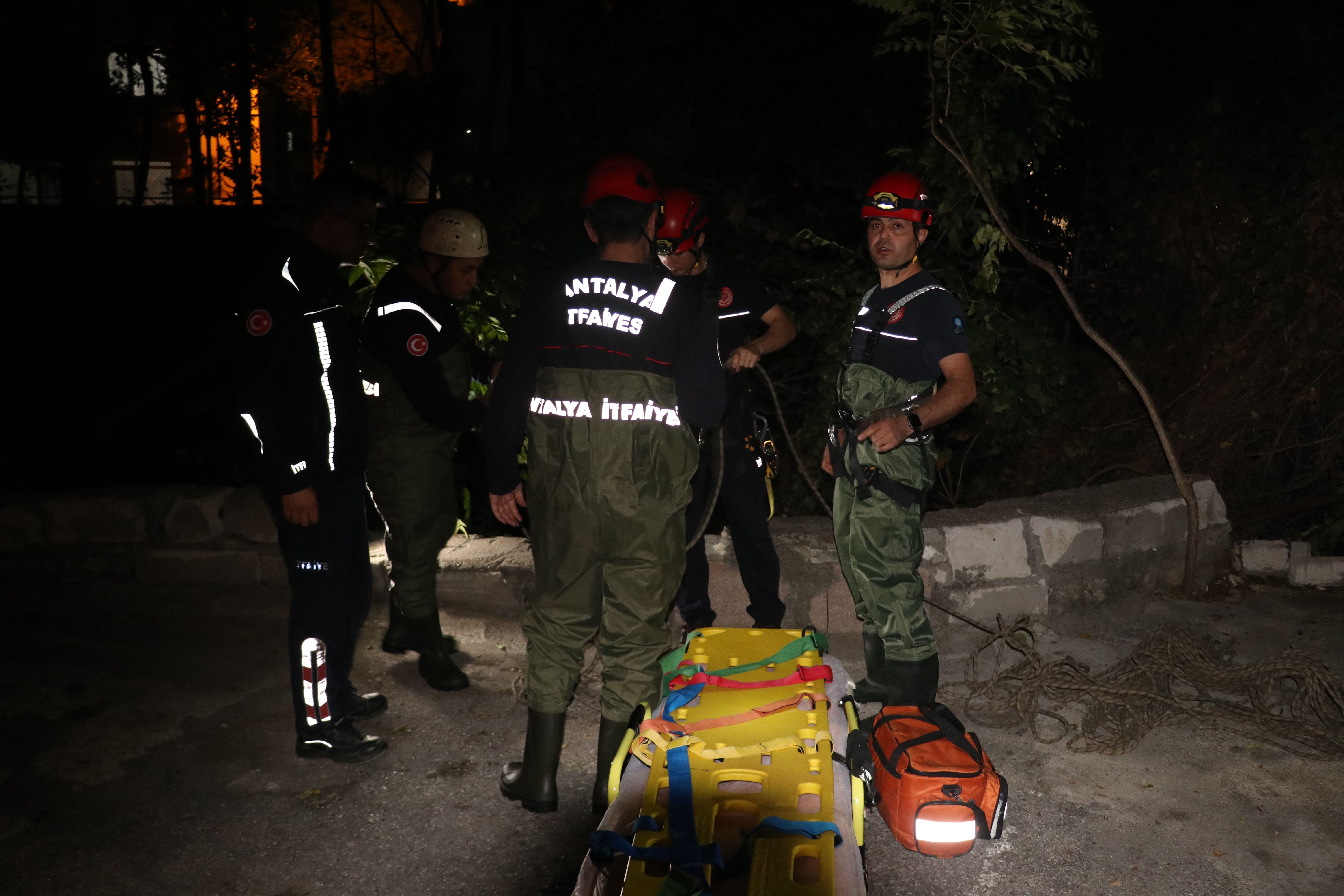 Antalya’da d*hşete düşüren olay! 25 metreden düştü