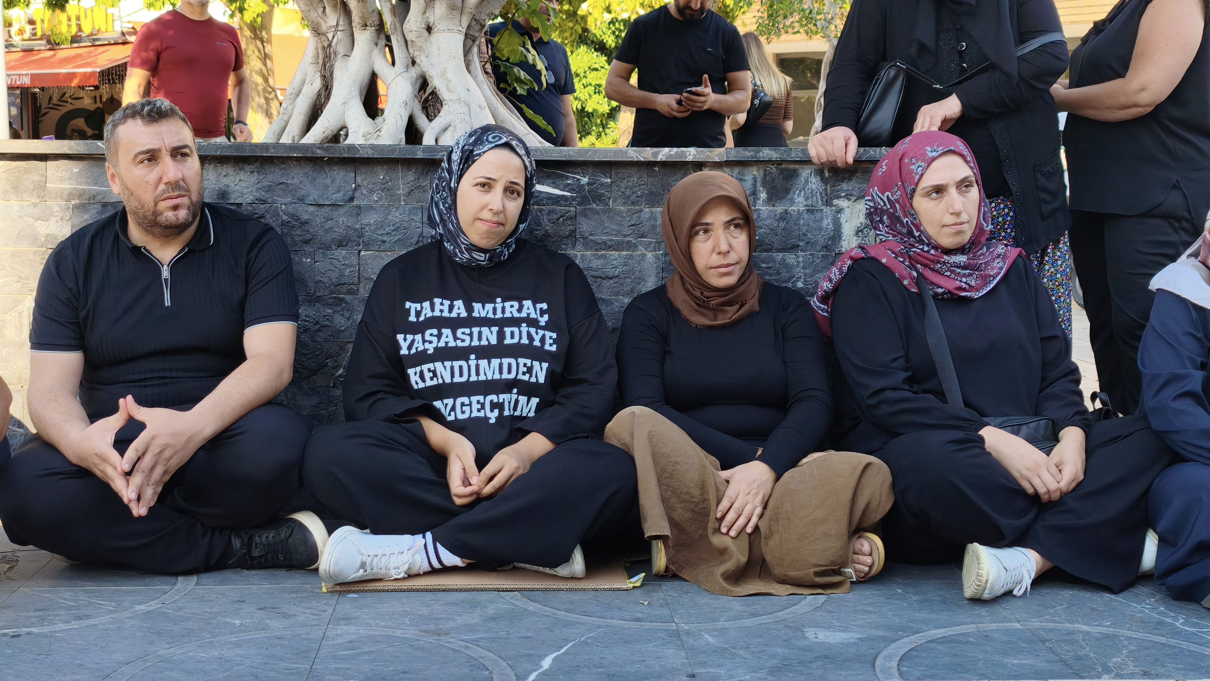Alanya’da çocuğunu yaşatmak isteyen anne açlık grevine başladı