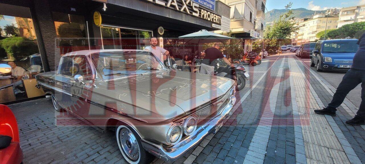Alanya'da 1961 model Chevrolet İmpala ilgi odağı oldu — fotoğraf 4